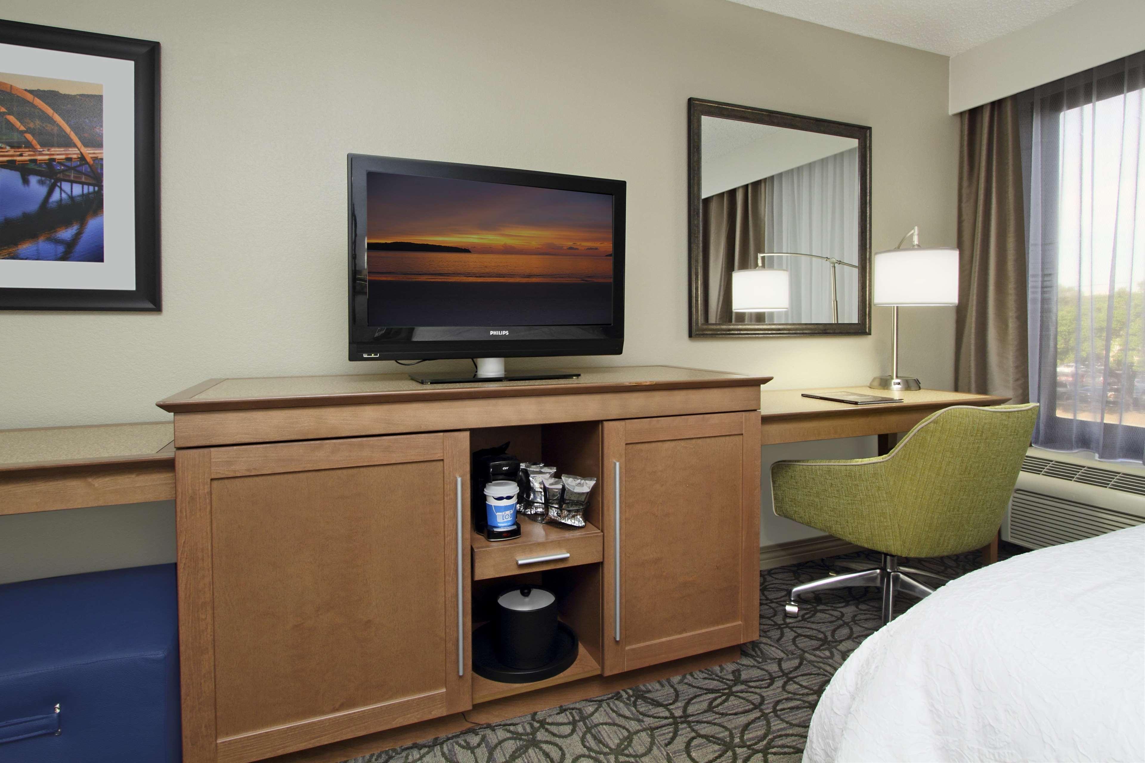 Готель Hampton By Hilton Austin South - I-35 & Ben White Екстер'єр фото