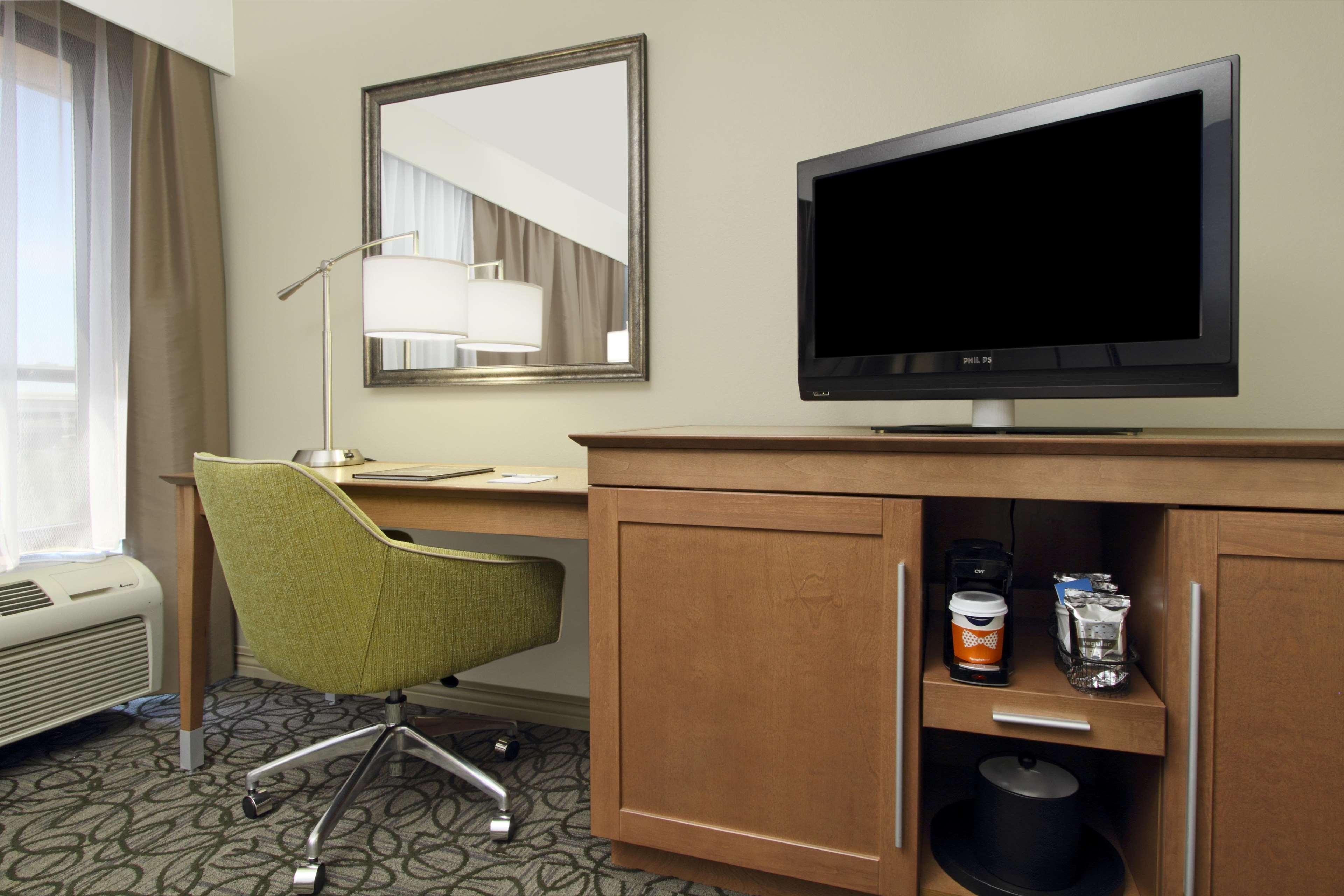 Готель Hampton By Hilton Austin South - I-35 & Ben White Екстер'єр фото