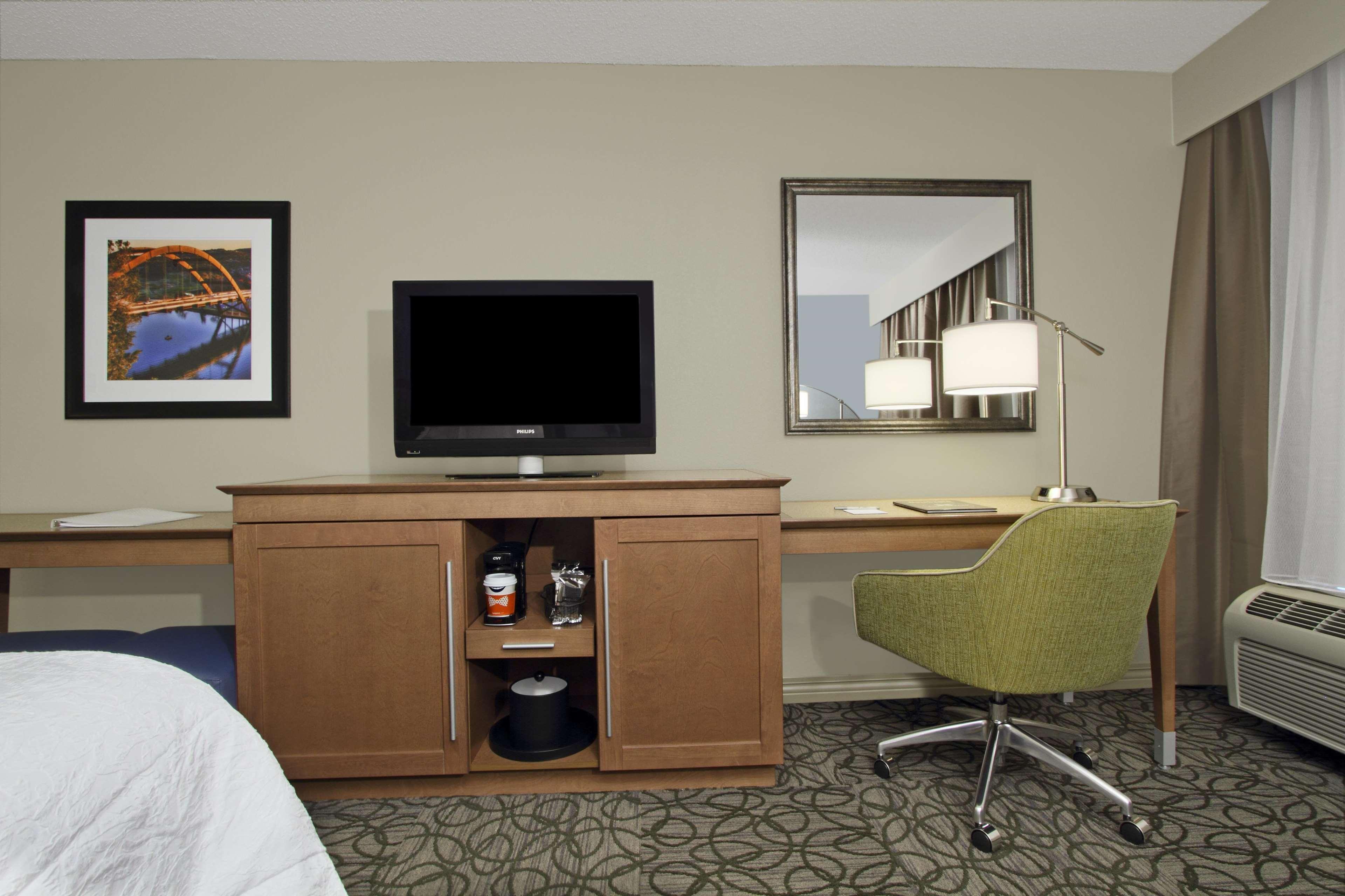 Готель Hampton By Hilton Austin South - I-35 & Ben White Екстер'єр фото