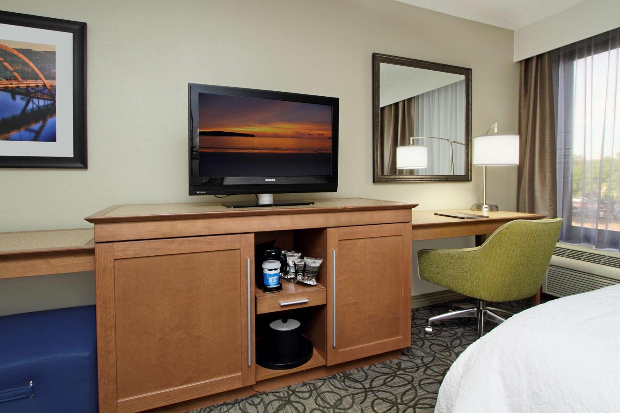 Готель Hampton By Hilton Austin South - I-35 & Ben White Екстер'єр фото